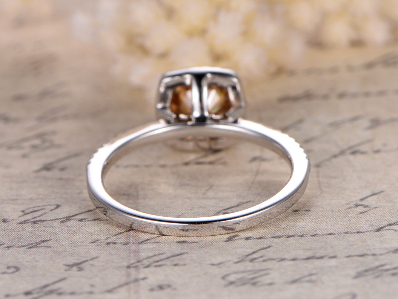 Bague de fiançailles en moissanite taille coussin et halo rond, 6,5 mm, couleur champagne, sertie de diamants, alliance en or blanc 14 carats, style vintage.