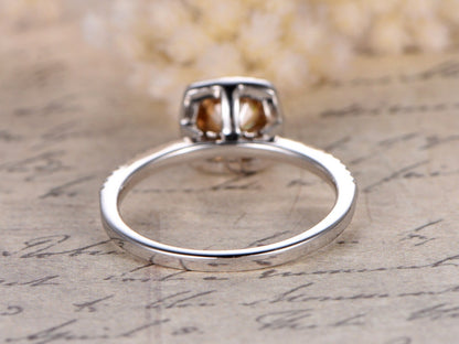 Bague de fiançailles en moissanite taille coussin et halo rond, 6,5 mm, couleur champagne, sertie de diamants, alliance en or blanc 14 carats, style vintage.