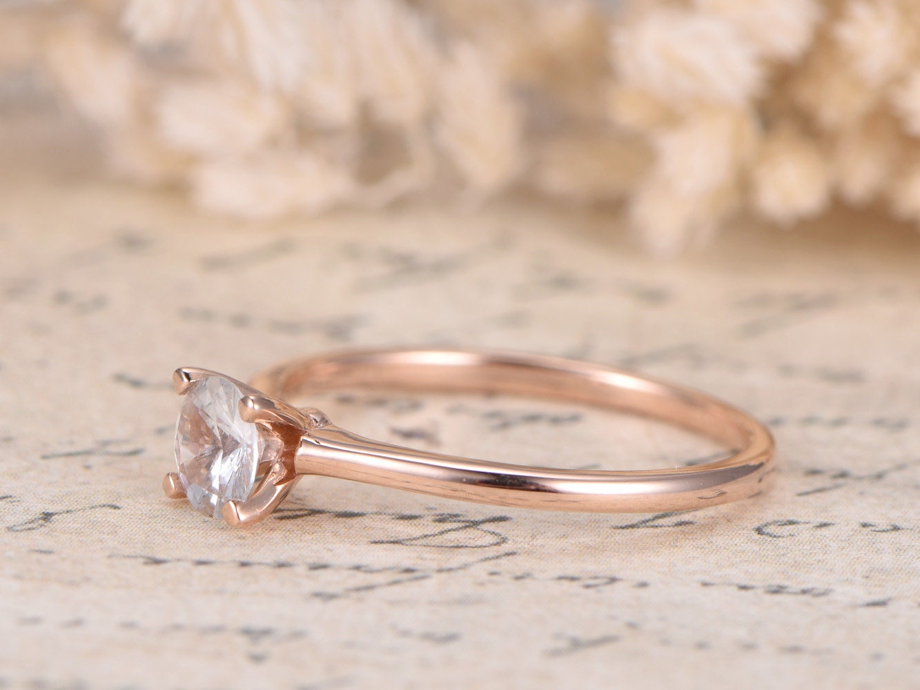5mm-round-cut-sapphire-engagement-ring-art-14k-rose-gold-plain-band-simple-solitaire-design