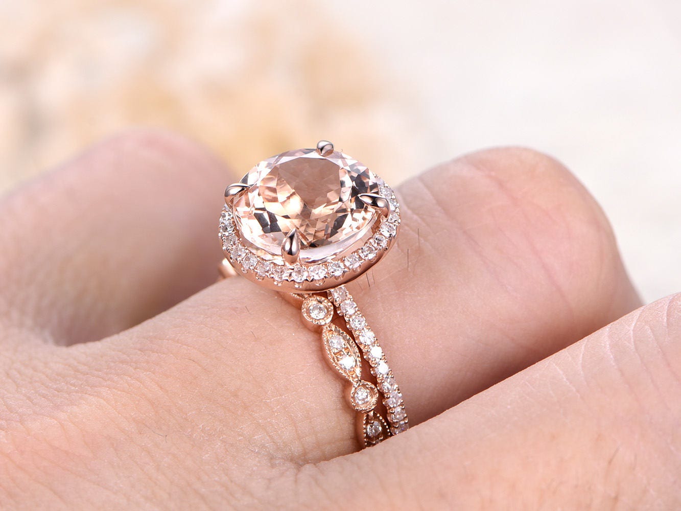 Bague en or rose 14 carats sertie d'une morganite ronde de 8 mm, alliance sertie de diamants et sertie de diamants taille marquise.