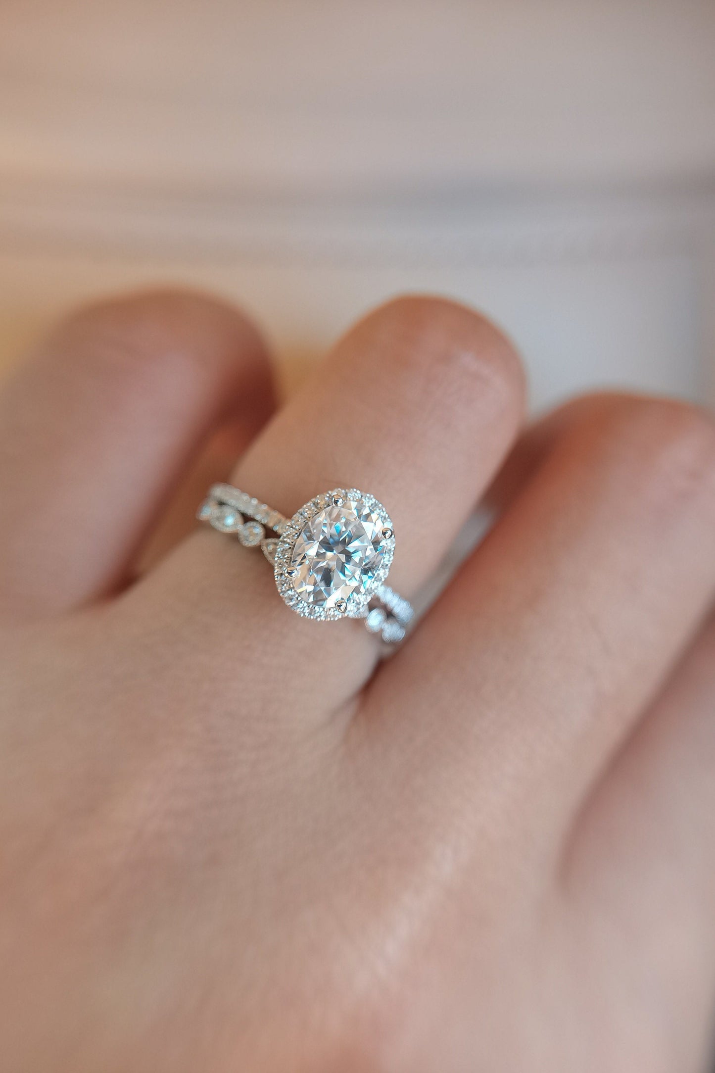 Ensemble de bagues de fiançailles en moissanite ovale, or blanc, alliance en moissanite 6x8 mm, bague de mariage en diamant, bagues en moissanite, ensemble de 2 bagues vintage