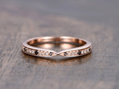 Alliance incurvée en diamants blancs et noirs, motif chevron, demi-alliance, style Art déco, bague empilable vintage, or rose 14 carats