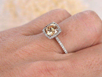 Bague de fiançailles en moissanite taille coussin et halo rond, 6,5 mm, couleur champagne, sertie de diamants, alliance en or blanc 14 carats, style vintage.
