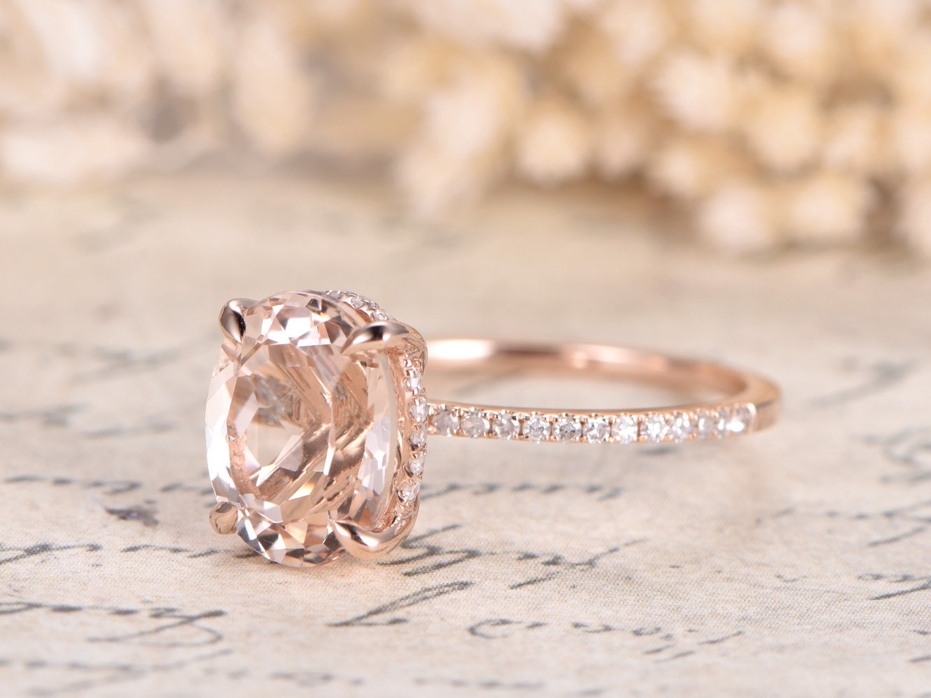Bague de fiançailles en or rose 14 carats avec morganite ovale de 2,5 carats, or et diamants.
