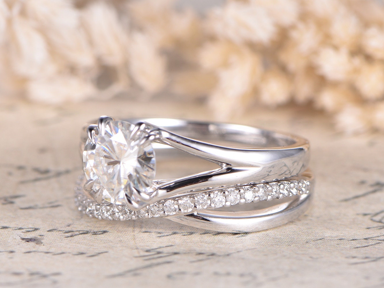 7mm-round-cut-moissanite-engagement-ring-set-2pcs-14k-white-gold-plain-band-split-shank-diamond-twist-band