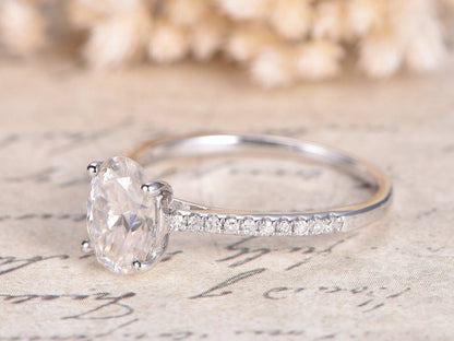 Bague de fiançailles en or blanc 14 carats avec moissanite ovale VVS, alliance en diamant ovale 6x8 mm, bague de promesse, bague solitaire unique en or 14 carats pour femme.