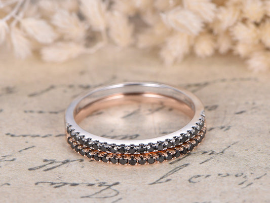 Alliance demi-éternité en or rose 14 carats avec diamants noirs SI-H, or blanc 14 carats.