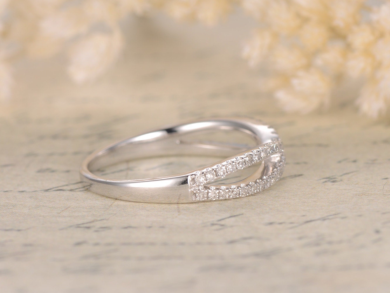 Bague sertie de diamants en grappe, alliance demi-éternité évasée, bague de fiançailles pavée de diamants, bague de mariage pavée, bague demi-éternité pavée