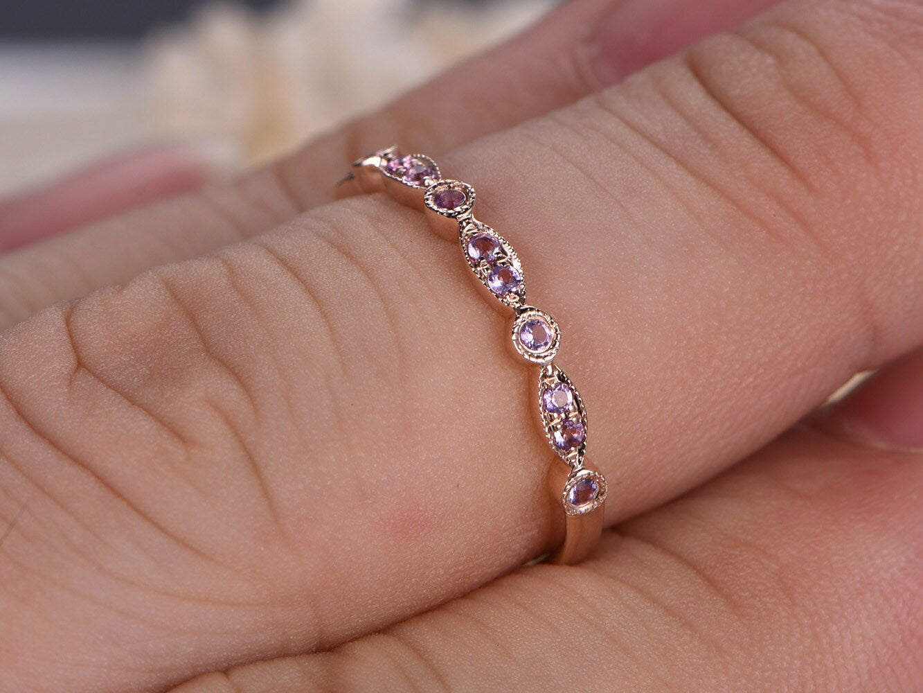 Alliances en améthyste, demi-alliances, bague de fiançailles sertie clos, alliance milgrain, alliance Art déco en diamant et or rose 14 carats