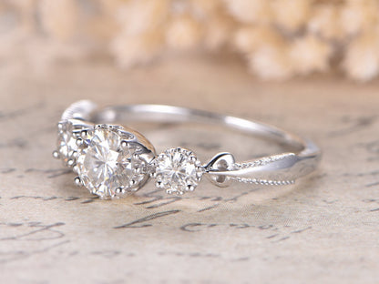 Bague en or blanc 14 carats sertie de moissanite ronde de 5 mm, bague de fiançailles et alliance en moissanite, bague de fiançailles trois pierres, bague femme, bague de mariée