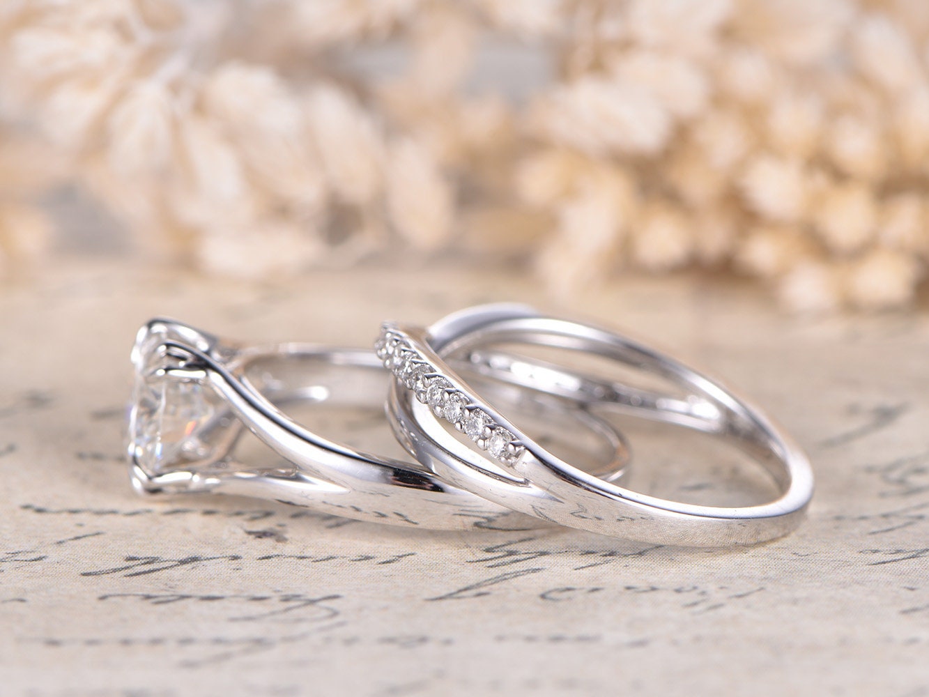 7mm-round-cut-moissanite-engagement-ring-set-2pcs-14k-white-gold-plain-band-split-shank-diamond-twist-band