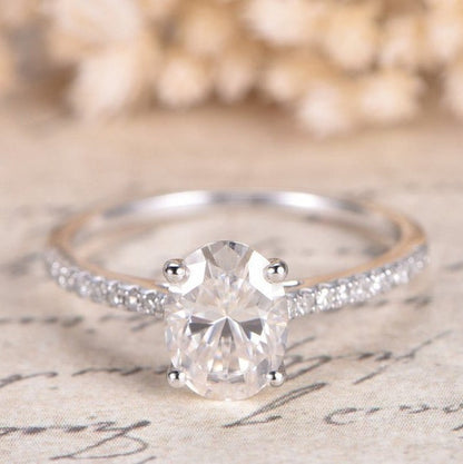 Bague de fiançailles en or blanc 14 carats avec moissanite ovale VVS, alliance en diamant ovale 6x8 mm, bague de promesse, bague solitaire unique en or 14 carats pour femme.