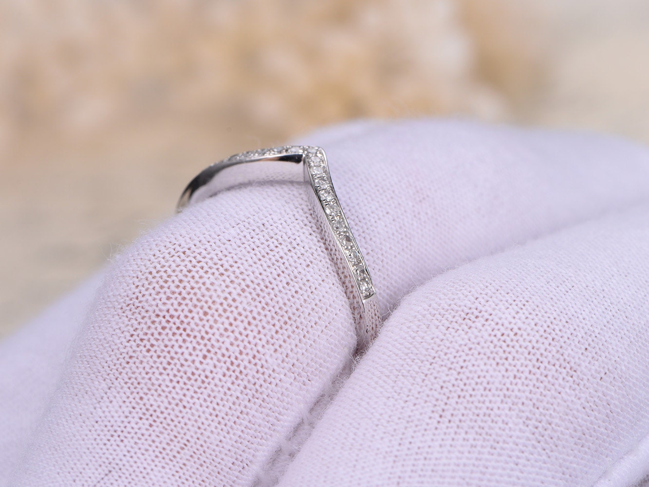 Бриллиантовое обручальное кольцо из белого золота 14K, обручальное кольцо с шевроном, V-образное обручальное кольцо, изогнутое обручальное кольцо, кольцо с микропаве бриллиантов, V-образное кольцо, женское кольцо