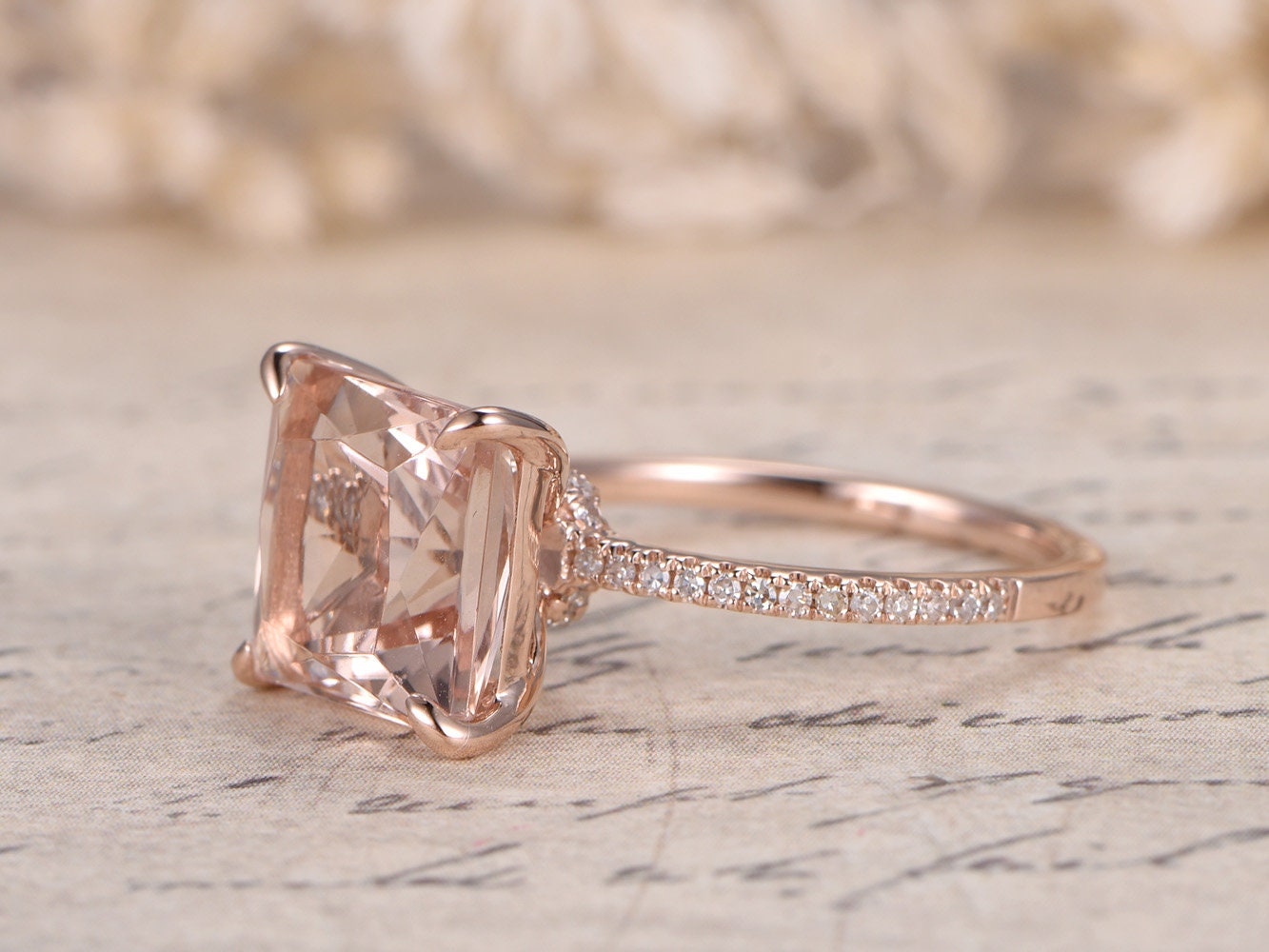 Bague en or rose 14 carats massif, sertie d'une morganite taille princesse de 9 mm, bague de fiançailles en morganite, bague solitaire en morganite, alliance pavée de diamants et morganite.