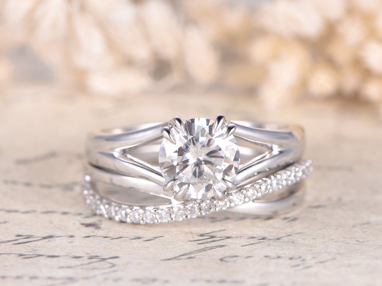 7mm-round-cut-moissanite-engagement-ring-set-2pcs-14k-white-gold-plain-band-split-shank-diamond-twist-band