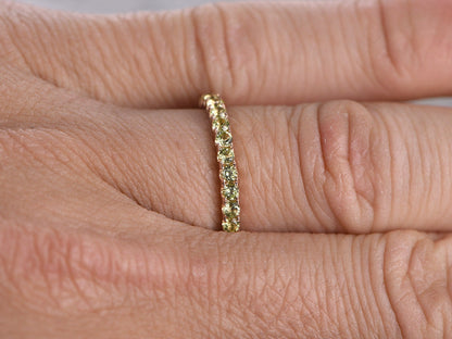 Alliance en or rose 14 carats, bague d'éternité, bague de fiançailles en péridot, bague empilable, bague pavée de péridot, alliance en péridot