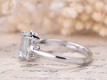 5x7mm-emerald-cut-aquamarine-engagement-ring-14k-white-gold-three-stone-plain-band