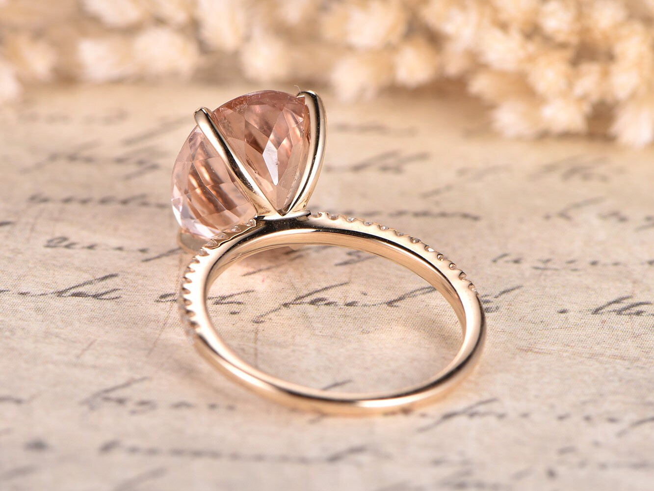 Bague de fiançailles en or rose 14 carats avec morganite rose de 4,5 carats, sertie de diamants ovales (10 x 12 mm) et de pierres naturelles de pureté VS. Bague de promesse et alliance.