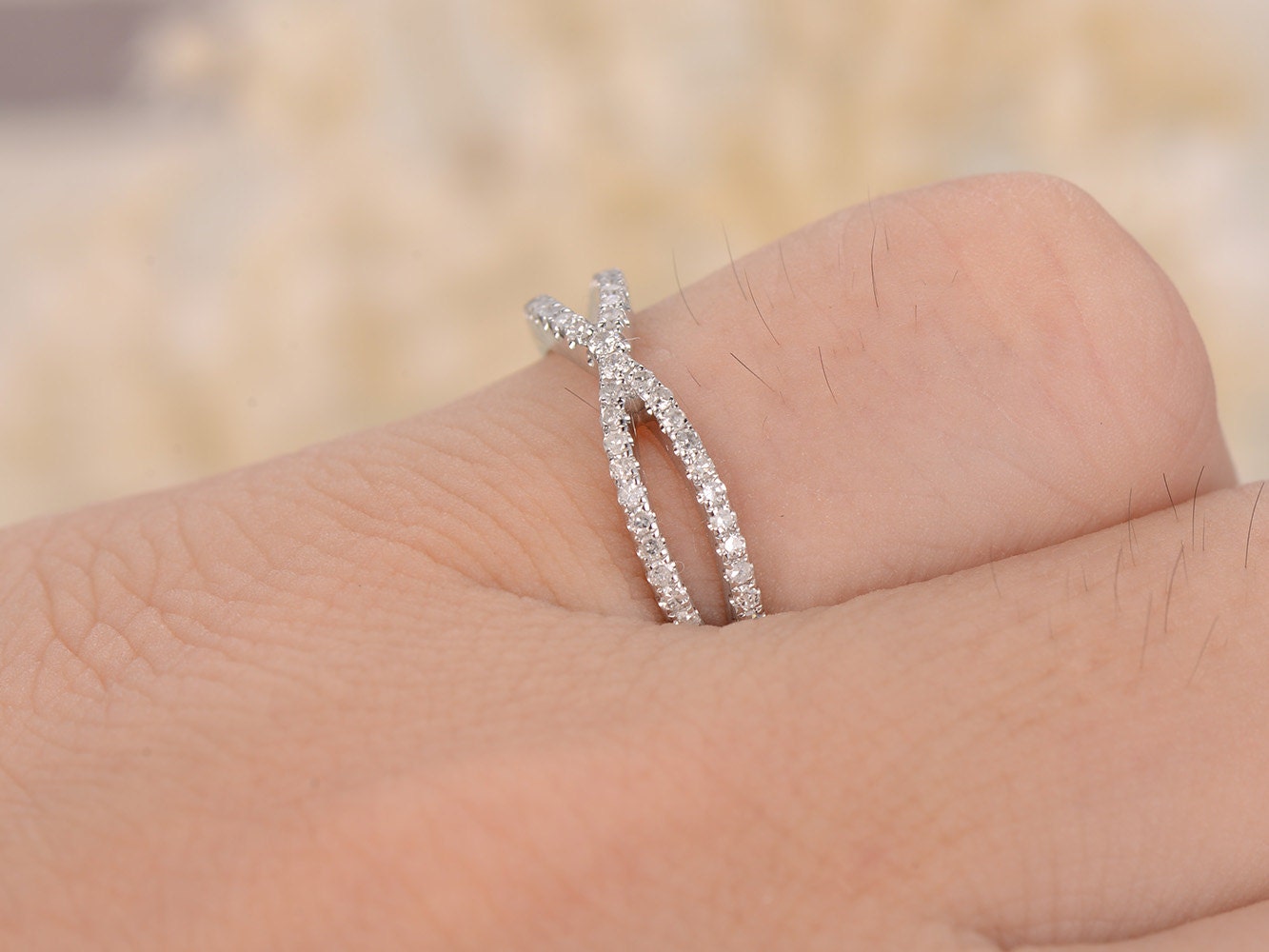 Bague sertie de diamants en grappe, alliance demi-éternité évasée, bague de fiançailles pavée de diamants, bague de mariage pavée, bague demi-éternité pavée