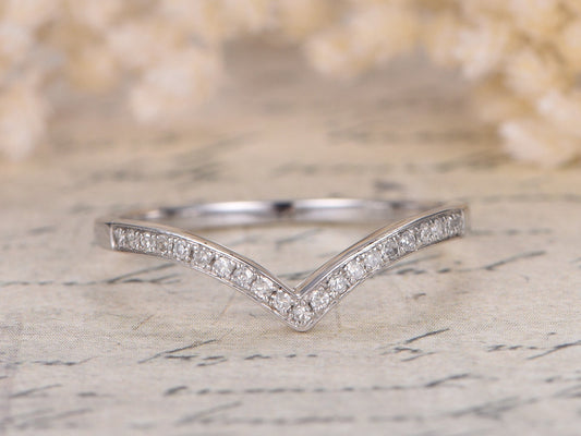 Alliance en or blanc 14 carats sertie de diamants, motif chevron, alliance incurvée, bague en V sertie de micro-pavés de diamants, bague femme