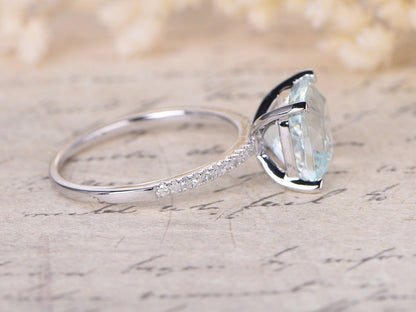 Bague en or blanc 14 carats avec aigue-marine taille coussin de 8 mm, bague de fiançailles en aigue-marine, pierre de naissance de mars, sertie de diamants, anneau pavé de diamants, pierre précieuse bleue