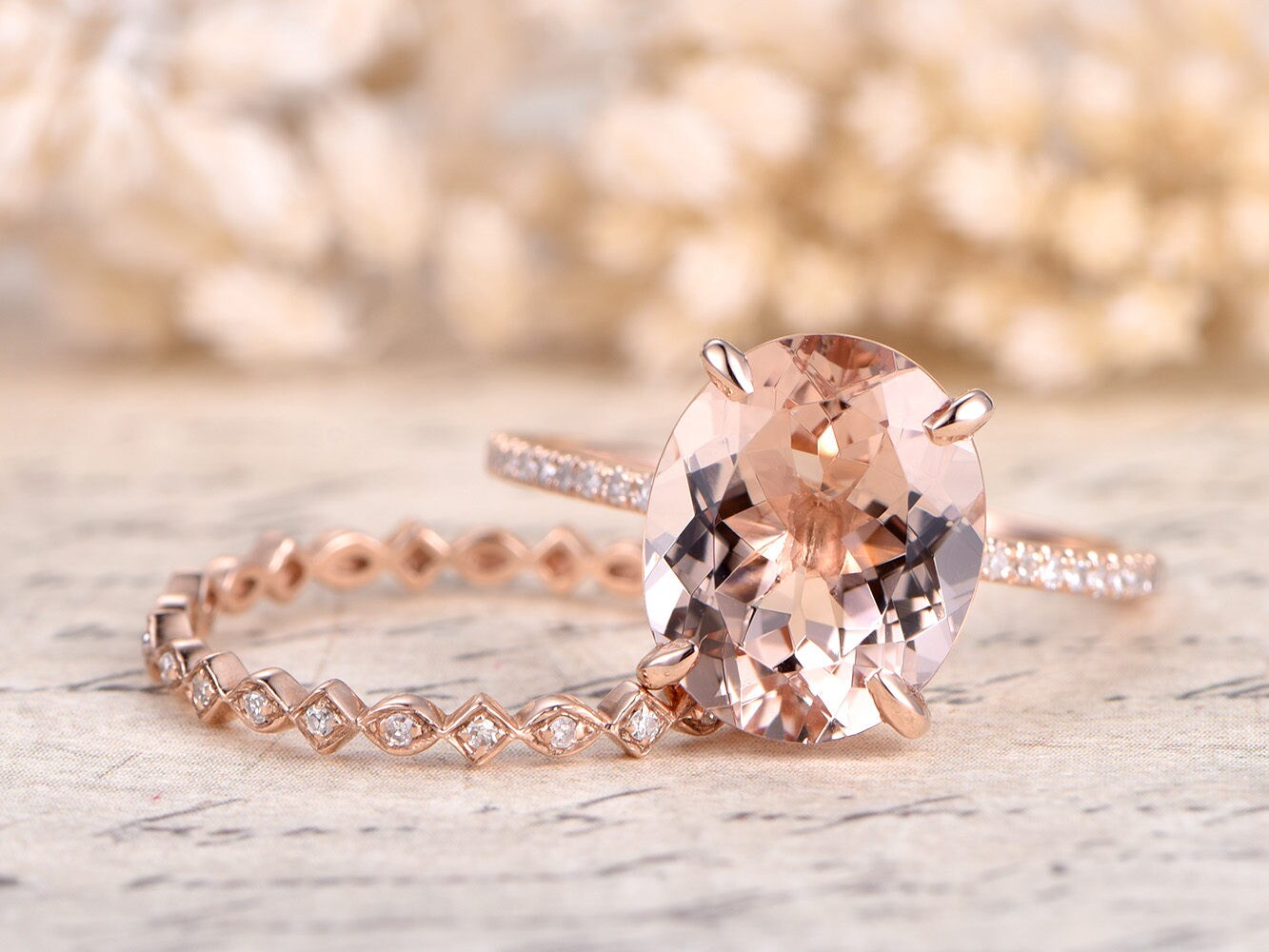 Ensemble de bagues de fiançailles en or rose 14 carats serties de diamants et ornées d'une morganite naturelle VS ovale de 10 x 12 mm.