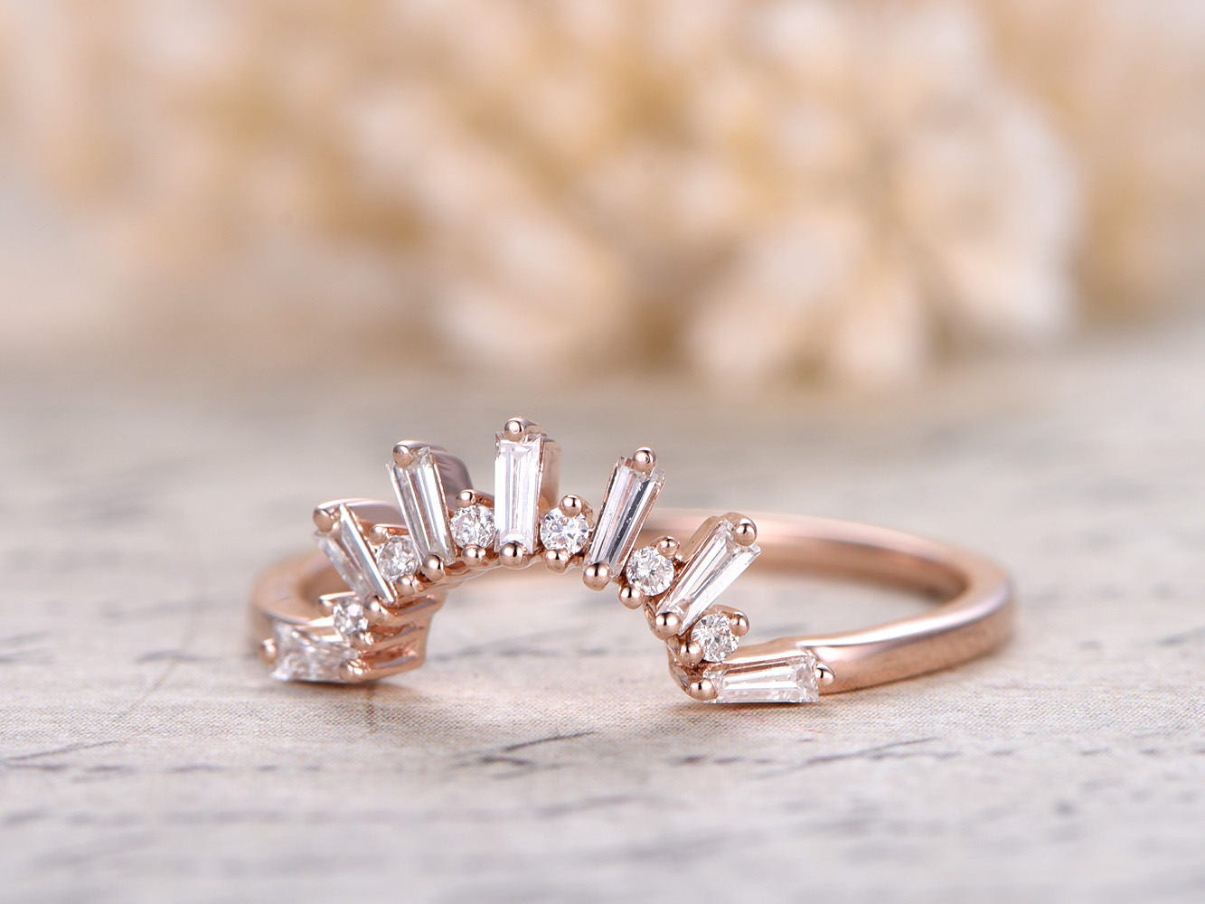 Alliance Deco Crown en or rose 14 carats massif, sertie de diamants taille baguette et de diamants SI, bague de fiançailles/anniversaire unique