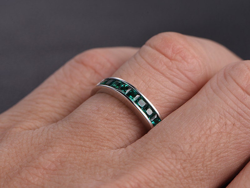 emerald-engagement-ring-princess-cut-14k-white-gold-wedding-band
