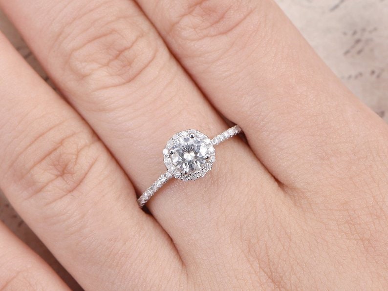 5mm-round-cut-moissanite-engagement-ring-14k-white-gold-diamond-halo-half-eternity