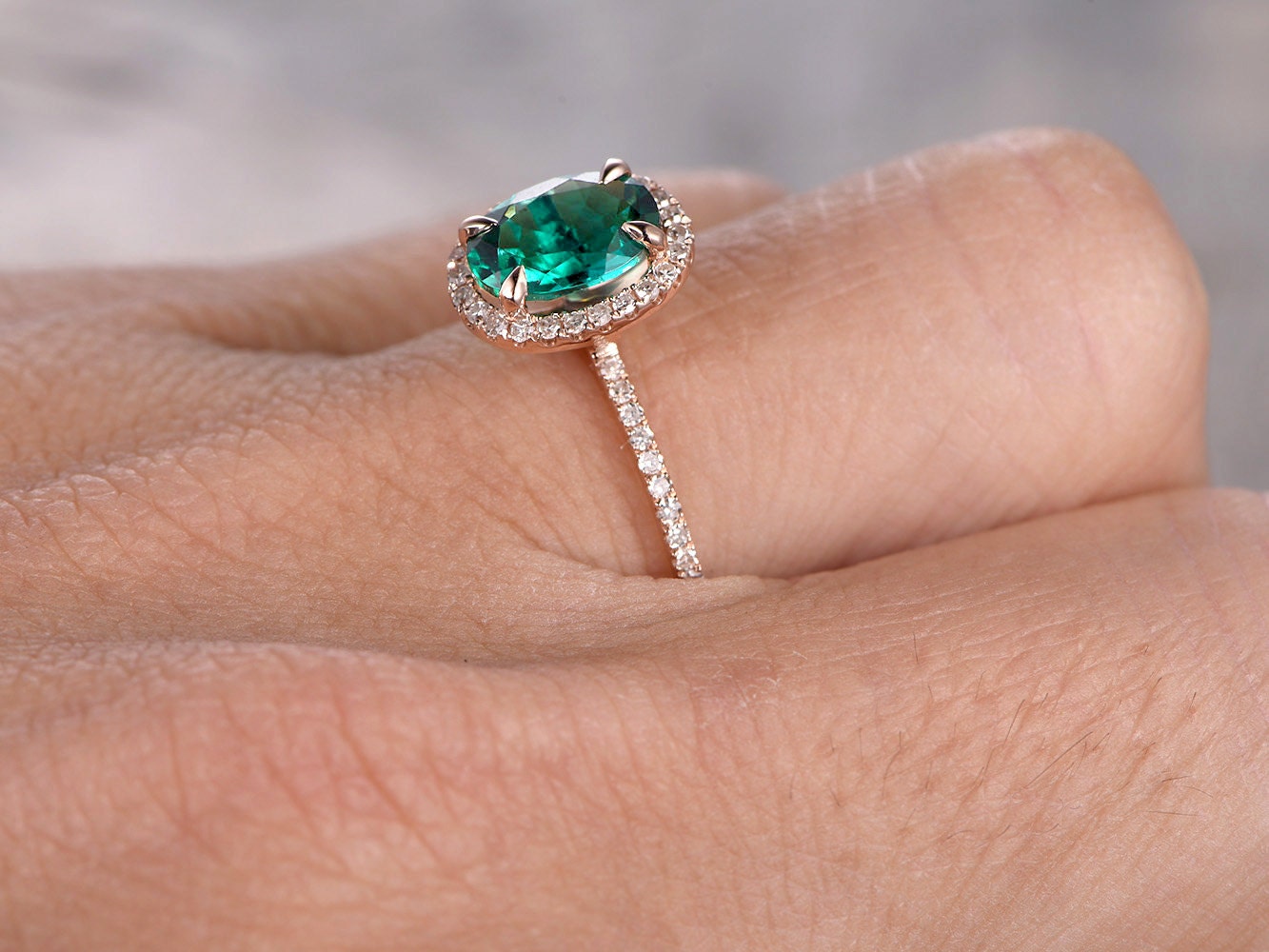 Bague de fiançailles en or rose 14 carats, émeraude ovale 6x8 mm, pierre de naissance de mai, alliance sertie de griffes.
