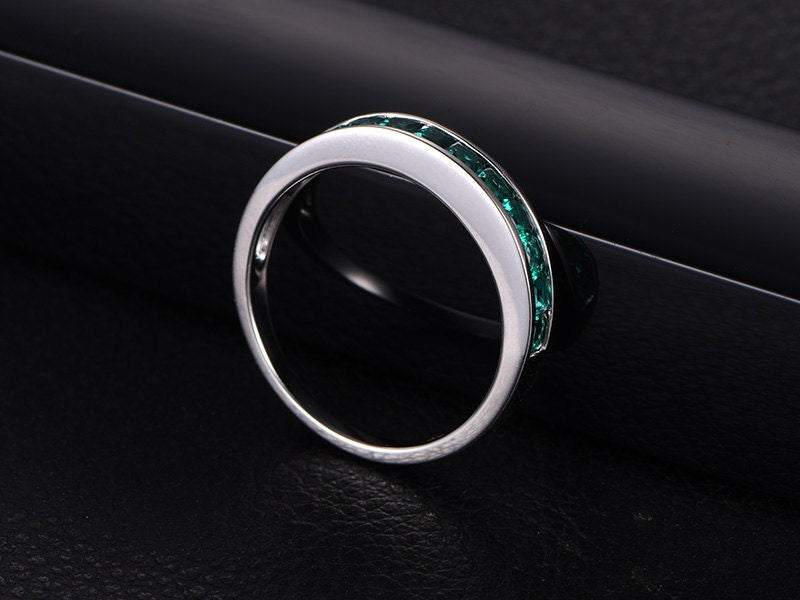 emerald-engagement-ring-princess-cut-14k-white-gold-wedding-band