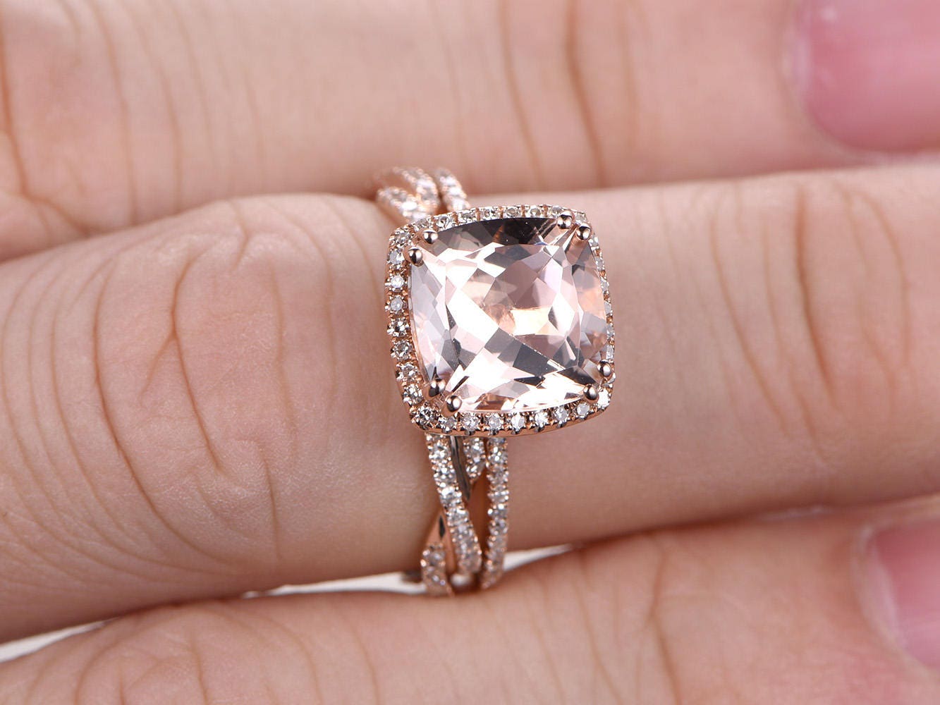 Ensemble de bagues en or rose 14 carats avec morganite, bague de fiançailles, alliance et diamants (2 carats). Bague d'éternité à anneau fendu.
