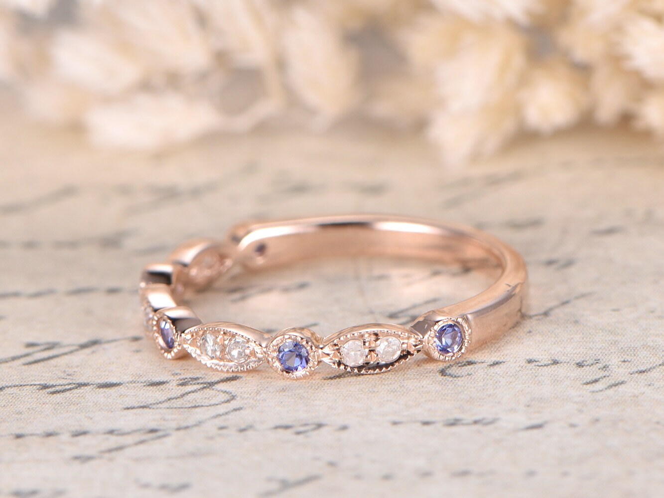 Alliances en diamants, alliances éternité, bague de fiançailles sertie clos, alliance milgrain, alliance Art déco en tanzanites, or rose massif 14 carats