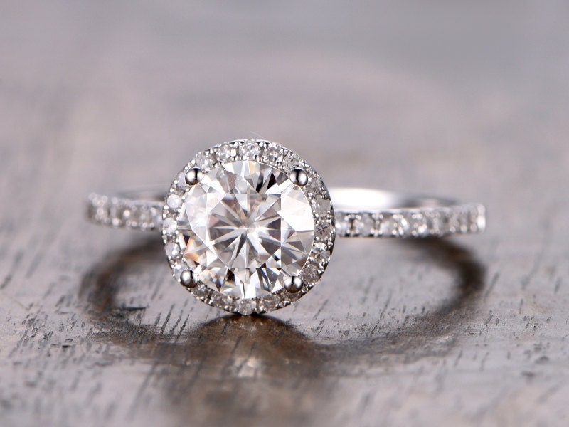 6.5mm-round-cut-moissanite-engagement-ring-14k-white-gold-halo-diamond-band-design-half-eternity-band