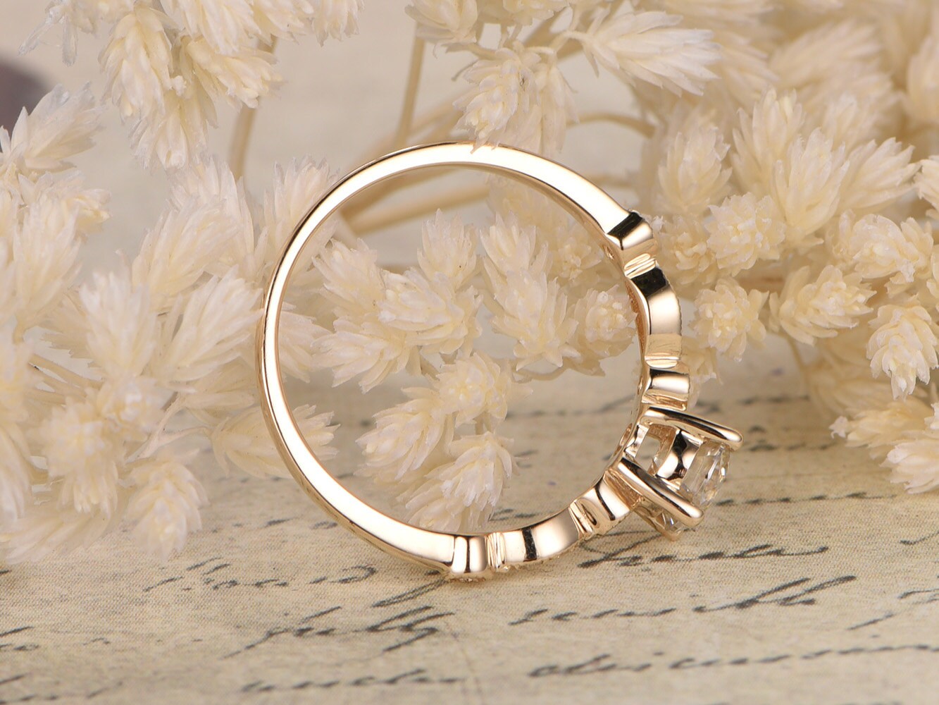 Bague de fiançailles en moissanite, moissanite taille ronde 5 mm, style Art déco, alliance en or jaune 14 carats, bague délicate, style vintage