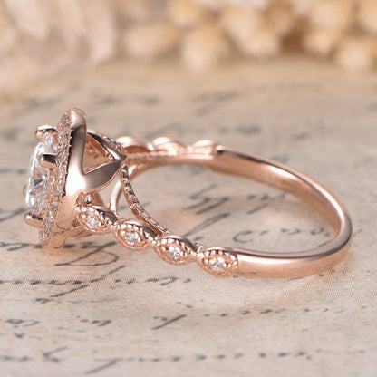 Bague de fiançailles vintage en moissanite VVS, alliance sertie de diamants et sertie d'un halo, en or rose massif 14 carats. Bague soleil ornée d'une moissanite ronde de 6,5 mm.