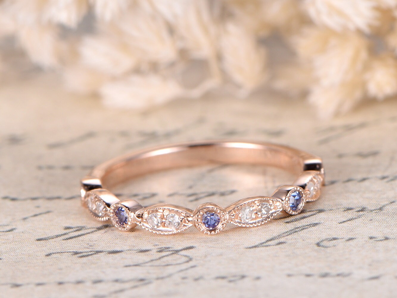 Alliances en diamants, alliances éternité, bague de fiançailles sertie clos, alliance milgrain, alliance Art déco en tanzanites, or rose massif 14 carats