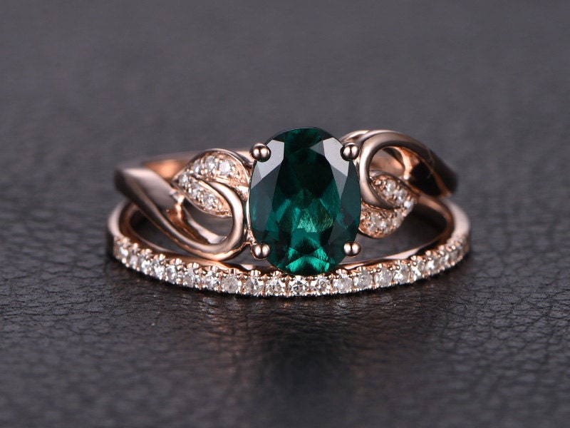 6x8mm-oval-cut-emerald-engagement-ring-set-2pcs-14k-rose-gold-diamond-band-thin-matching-band