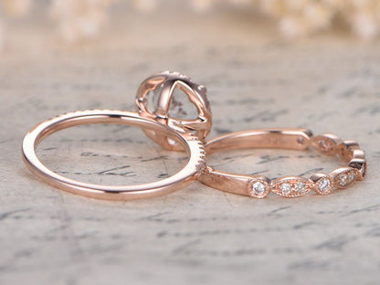 Bague de fiançailles et alliance en or rose 14 carats, demi-alliance, sertie d'une aigue-marine taille ronde de 6,5 mm et de diamants. Style Art déco.