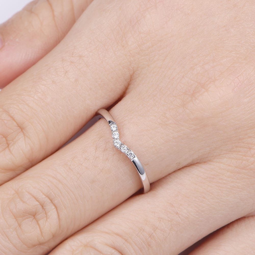 Alliance demi-éternité en or blanc massif 14 carats sertie de diamants, bague d'anniversaire en diamants, style Art déco, bague assortie.