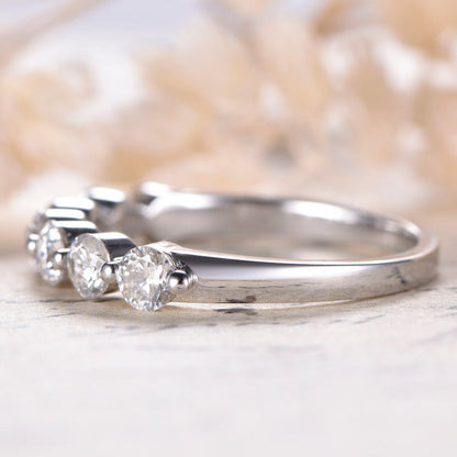Alliance en moissanite, alliance éternité, bague 7 pierres, alliance, bague d'anniversaire, bague empilable, alliance assortie, or blanc 14 carats