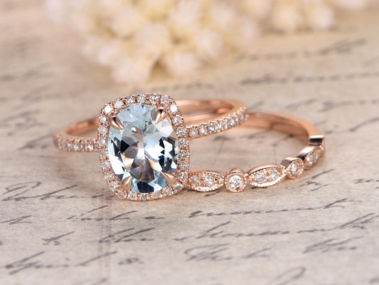 Ensemble parfait ! Bague en or rose 14 carats avec aigue-marine ovale 7x9 mm. Ensemble bague de fiançailles, bague de promesse et bague d'anniversaire.