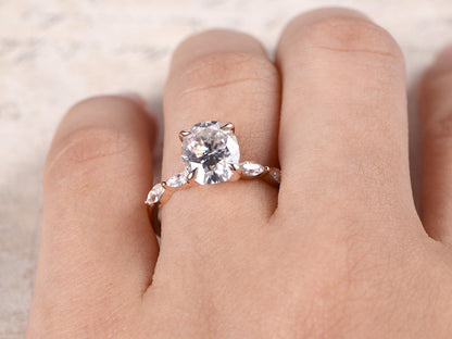 Bague de fiançailles en or rose 14 carats, solitaire unique, ornée d'une moissanite ovale 7x9 mm. Bague de mariage antique en or rose 14 carats.