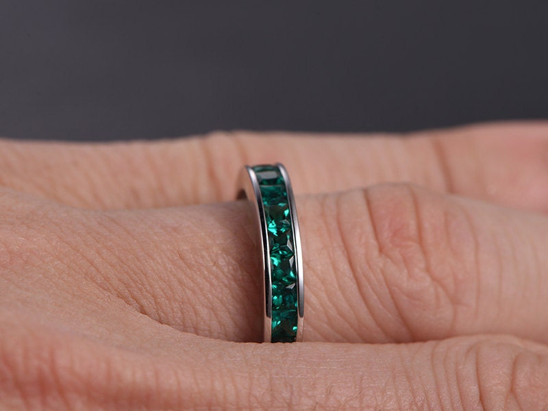 emerald-engagement-ring-princess-cut-14k-white-gold-wedding-band