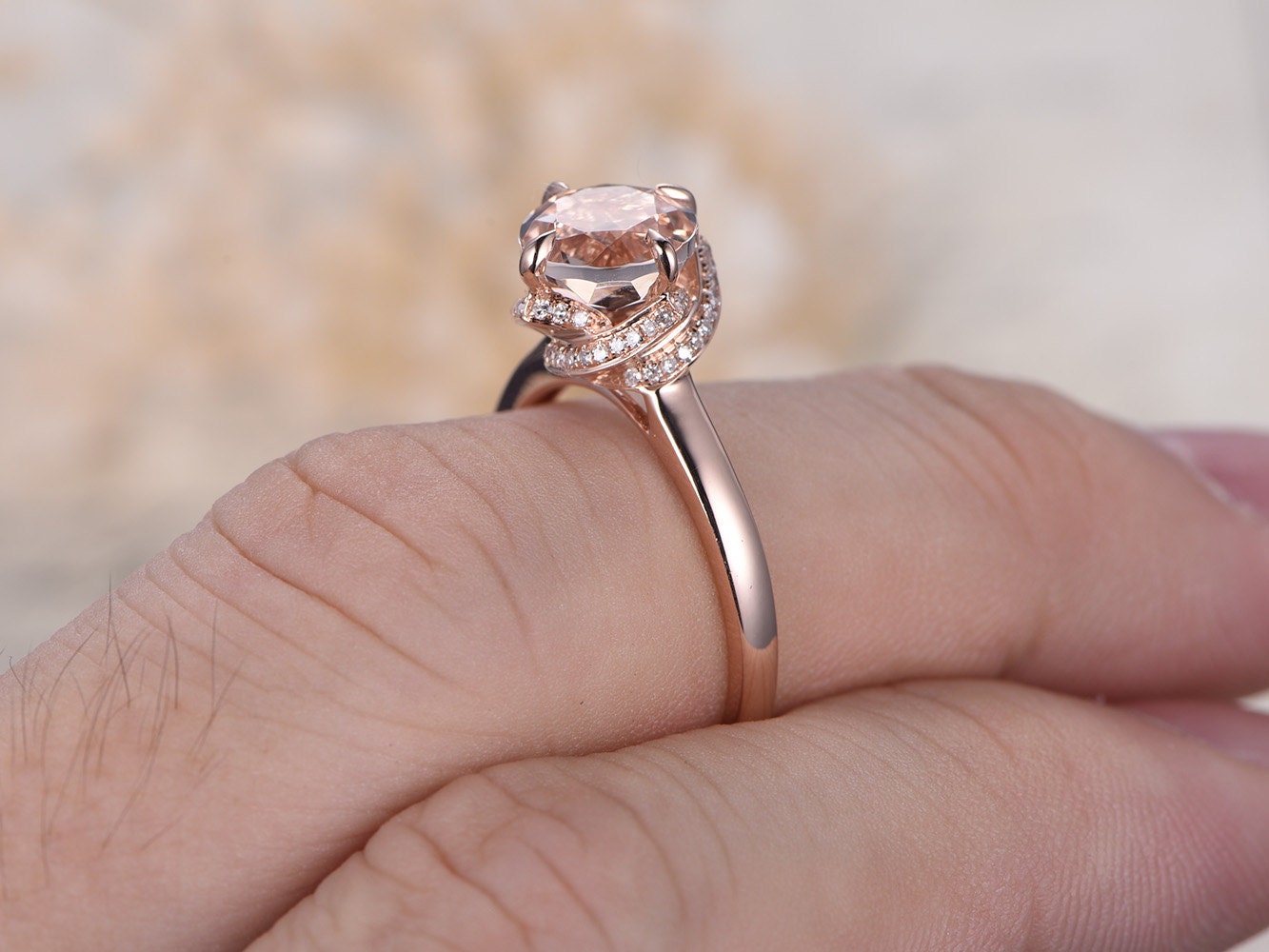 Bague de fiançailles unique en morganite, style vintage antique, sertie de diamants halo, anneau simple en or rose 14 carats, diamants ronds de 6,5 mm