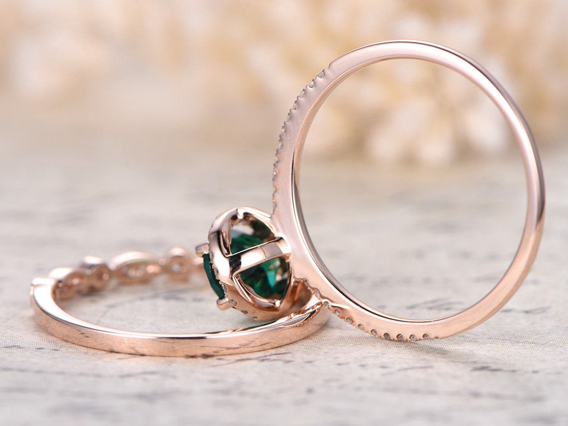 6x8mm-oval-cut-emerald-engagement-ring-set-2pcs-milgrain-bridal-14k-rose-gold-diamond-halo
